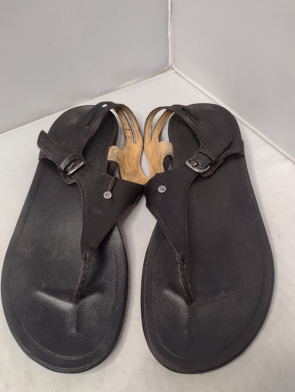 OluKai Black and Tan Leather Thong Sandals
